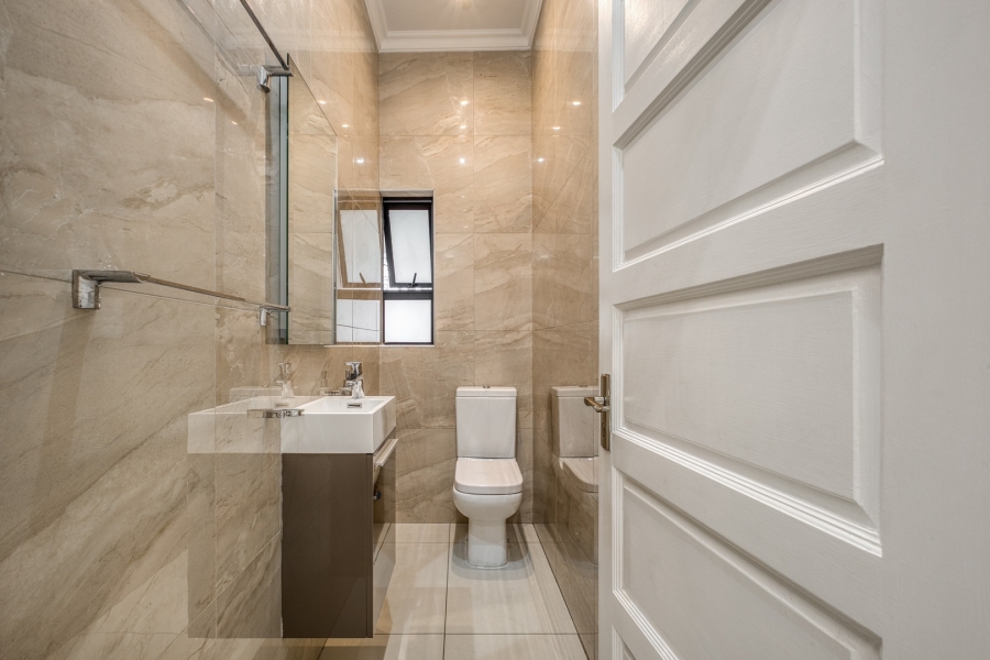 6 Bedroom Property for Sale in Helderfontein Estate Gauteng