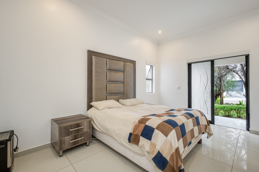 6 Bedroom Property for Sale in Helderfontein Estate Gauteng
