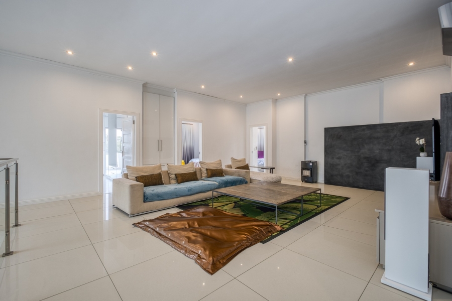 6 Bedroom Property for Sale in Helderfontein Estate Gauteng