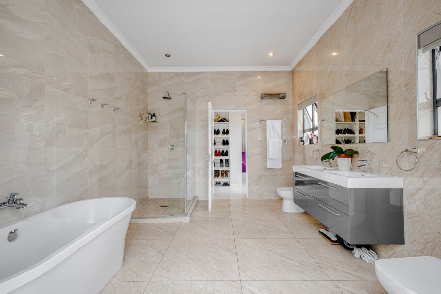 6 Bedroom Property for Sale in Helderfontein Estate Gauteng