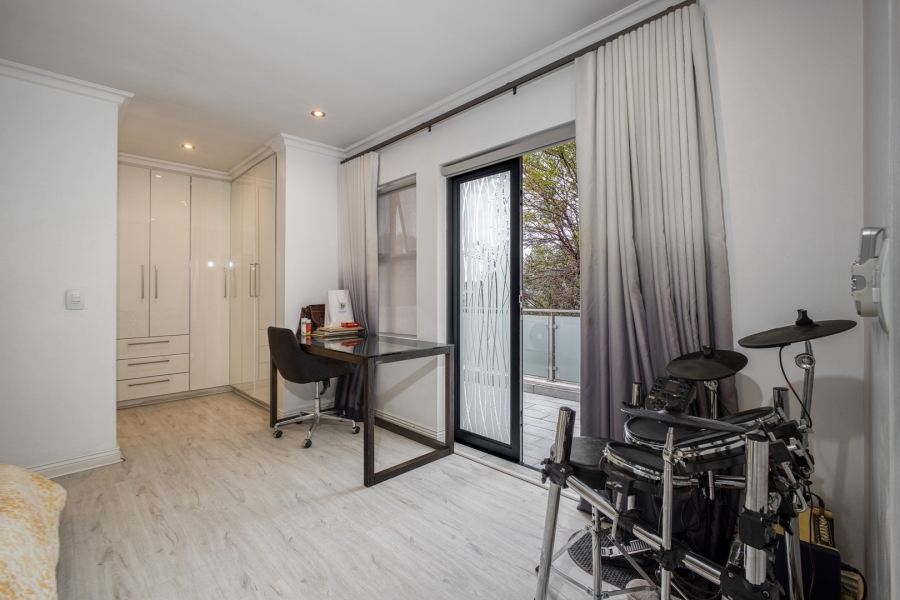 6 Bedroom Property for Sale in Helderfontein Estate Gauteng
