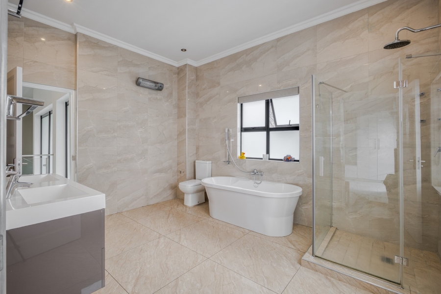 6 Bedroom Property for Sale in Helderfontein Estate Gauteng