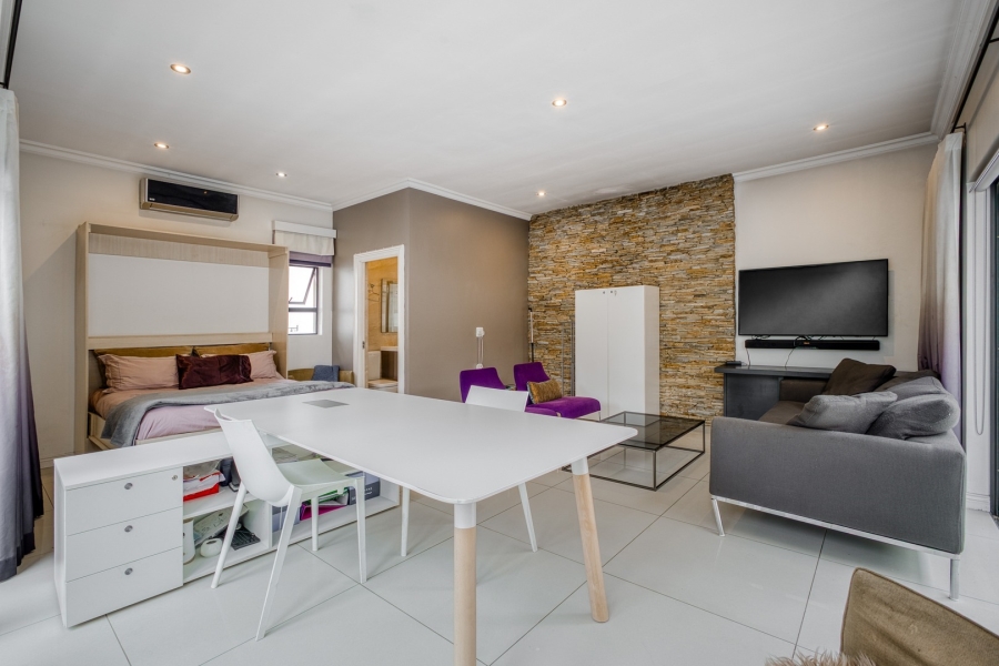 6 Bedroom Property for Sale in Helderfontein Estate Gauteng