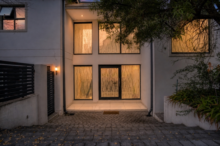 6 Bedroom Property for Sale in Helderfontein Estate Gauteng