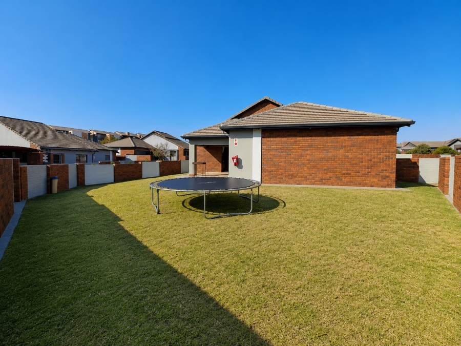 3 Bedroom Property for Sale in Rooihuiskraal North Gauteng