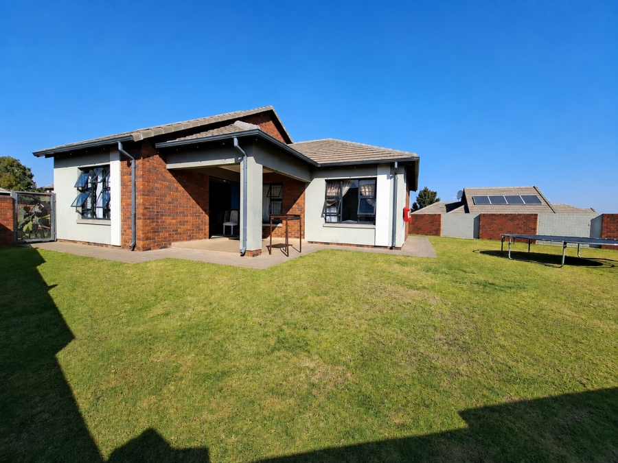 3 Bedroom Property for Sale in Rooihuiskraal North Gauteng
