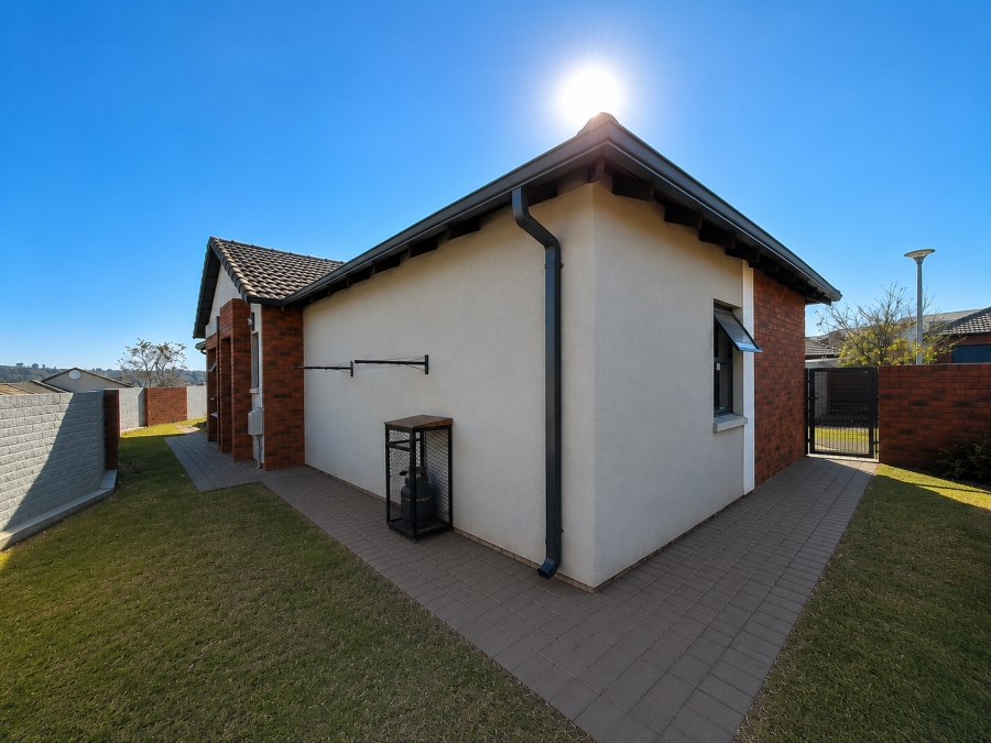 3 Bedroom Property for Sale in Rooihuiskraal North Gauteng