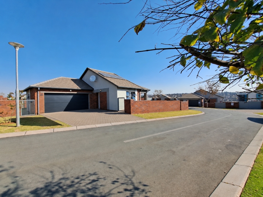 3 Bedroom Property for Sale in Rooihuiskraal North Gauteng