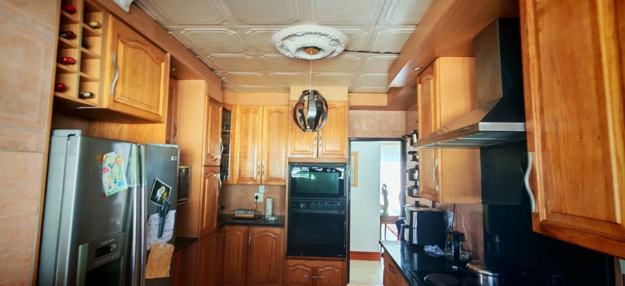 4 Bedroom Property for Sale in Brackendowns Gauteng