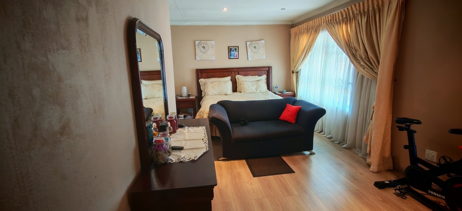 4 Bedroom Property for Sale in Brackendowns Gauteng