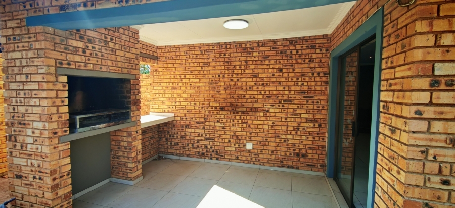 3 Bedroom Property for Sale in Brackenhurst Gauteng