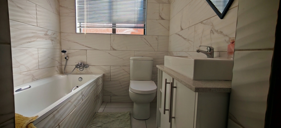 3 Bedroom Property for Sale in Brackenhurst Gauteng
