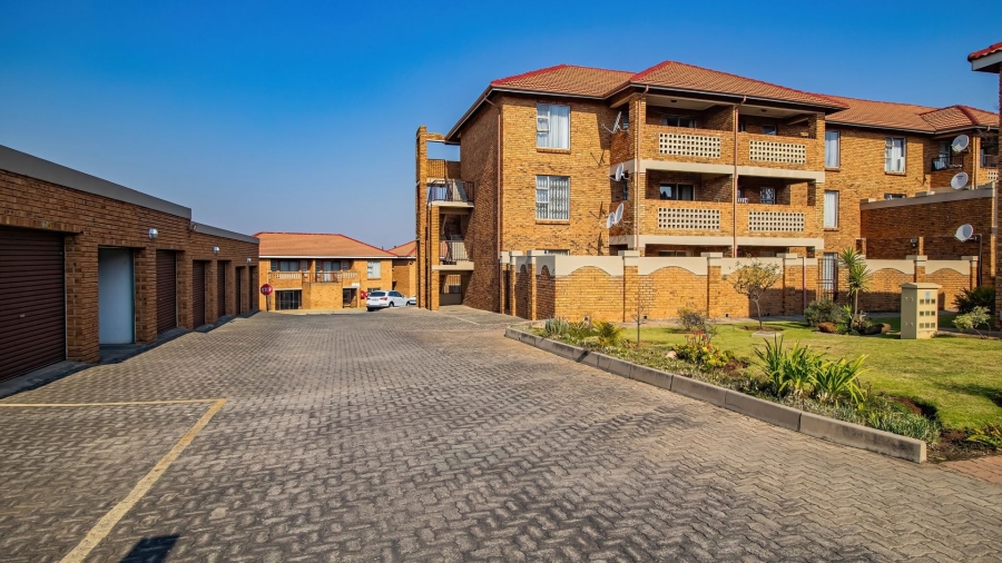 2 Bedroom Property for Sale in Birchleigh Gauteng