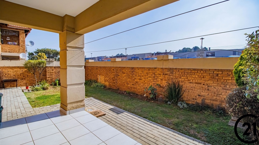 2 Bedroom Property for Sale in Birchleigh Gauteng
