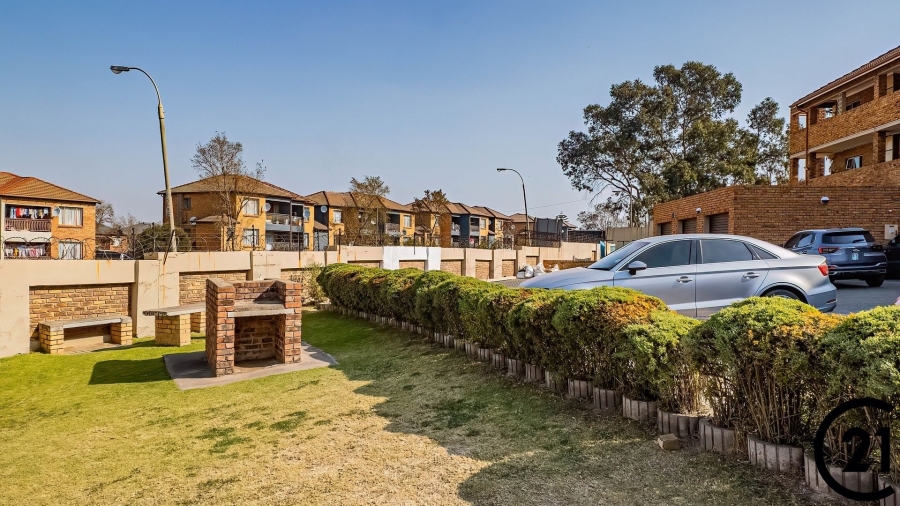 2 Bedroom Property for Sale in Birchleigh Gauteng
