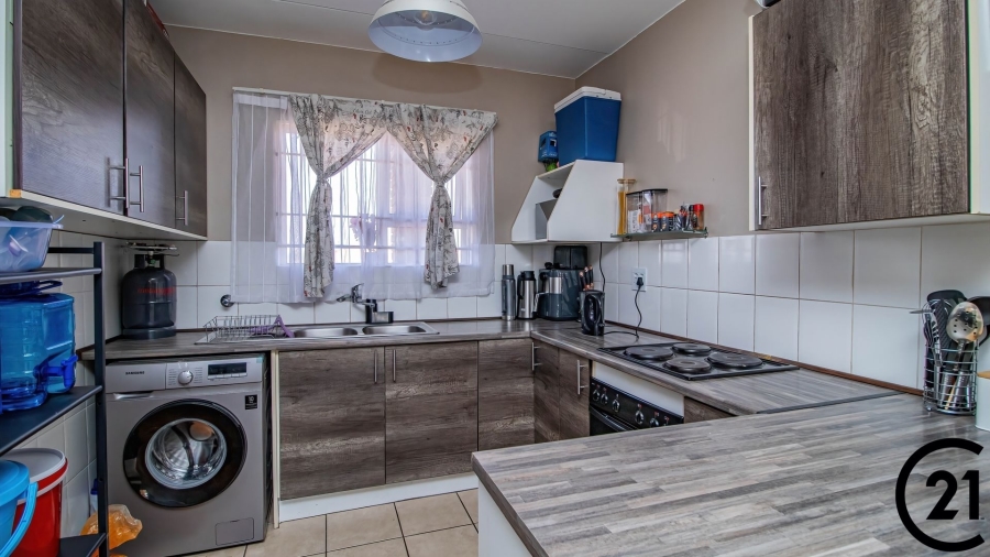 2 Bedroom Property for Sale in Birchleigh Gauteng