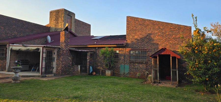 5 Bedroom Property for Sale in Golf Park Gauteng
