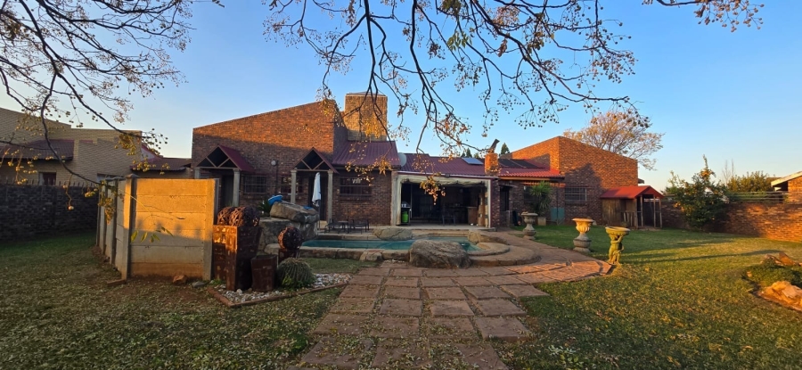 5 Bedroom Property for Sale in Golf Park Gauteng