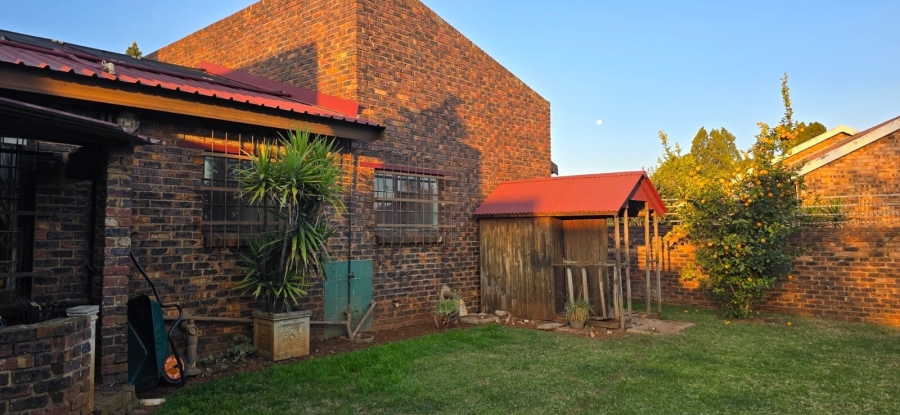 5 Bedroom Property for Sale in Golf Park Gauteng