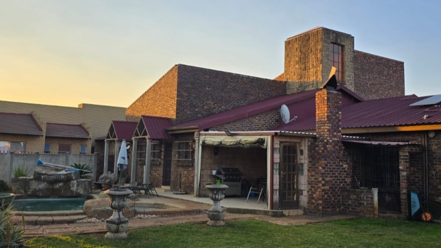 5 Bedroom Property for Sale in Golf Park Gauteng