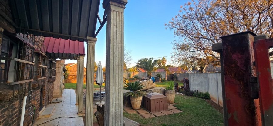 5 Bedroom Property for Sale in Golf Park Gauteng