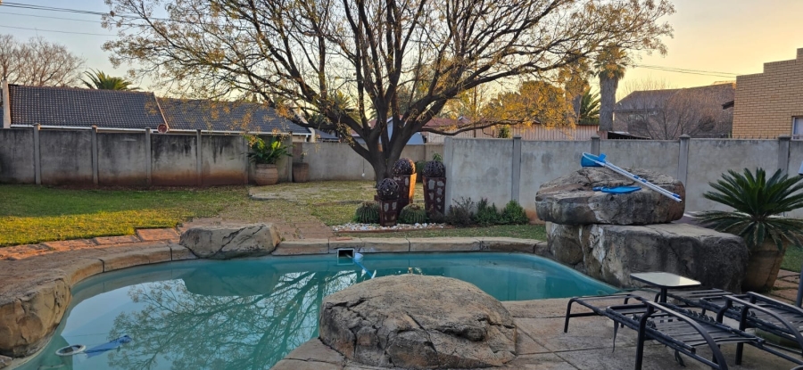 5 Bedroom Property for Sale in Golf Park Gauteng