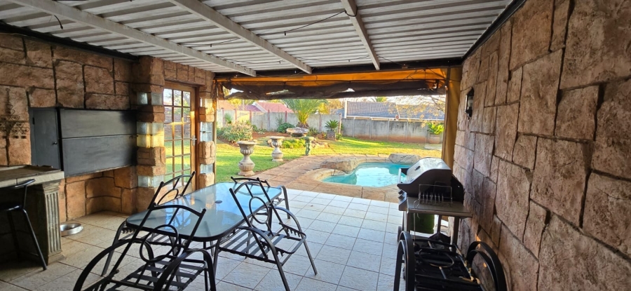 5 Bedroom Property for Sale in Golf Park Gauteng