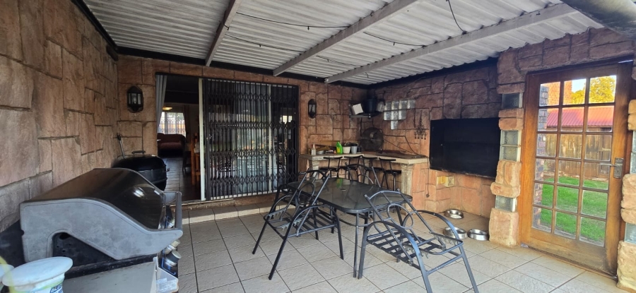 5 Bedroom Property for Sale in Golf Park Gauteng