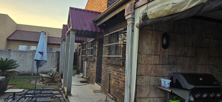 5 Bedroom Property for Sale in Golf Park Gauteng