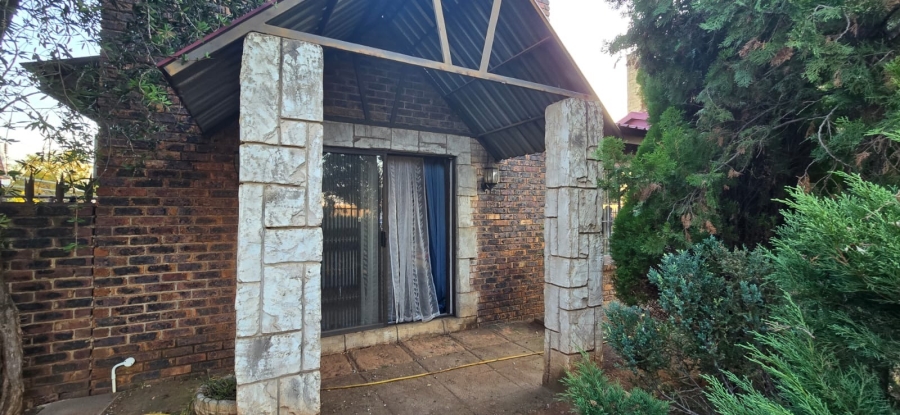 5 Bedroom Property for Sale in Golf Park Gauteng