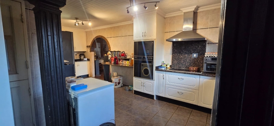 5 Bedroom Property for Sale in Golf Park Gauteng