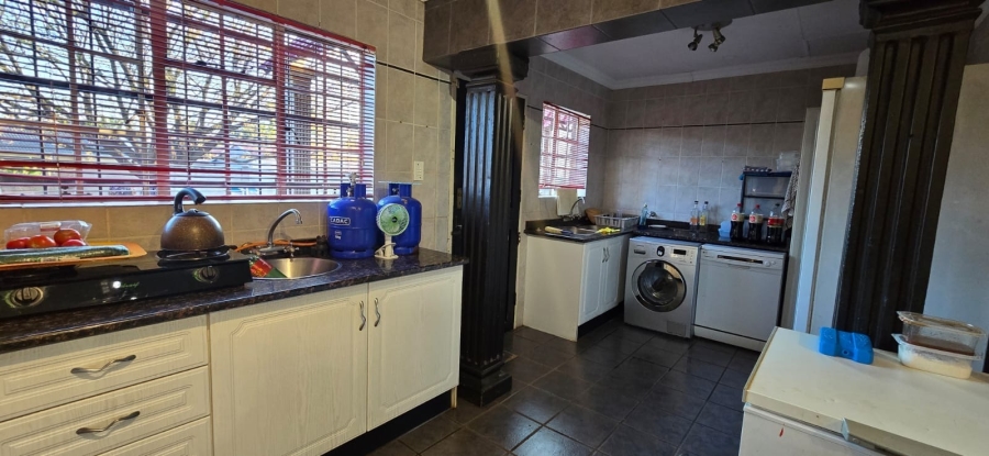 5 Bedroom Property for Sale in Golf Park Gauteng