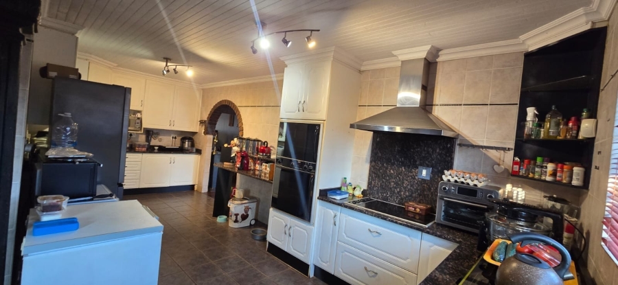 5 Bedroom Property for Sale in Golf Park Gauteng