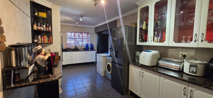 5 Bedroom Property for Sale in Golf Park Gauteng
