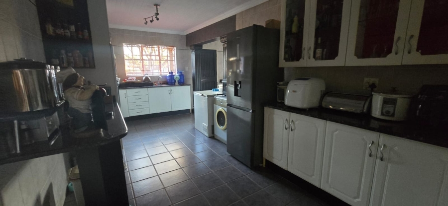 5 Bedroom Property for Sale in Golf Park Gauteng