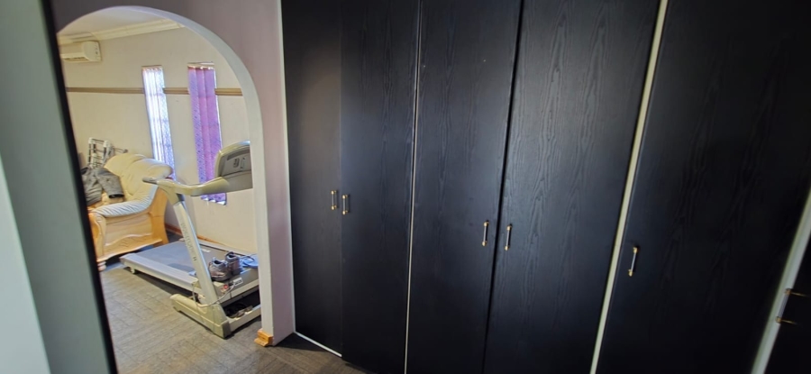 5 Bedroom Property for Sale in Golf Park Gauteng