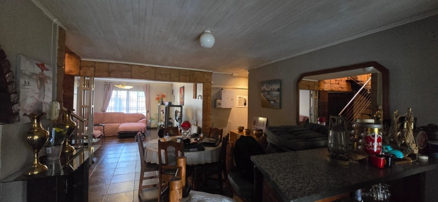 5 Bedroom Property for Sale in Golf Park Gauteng