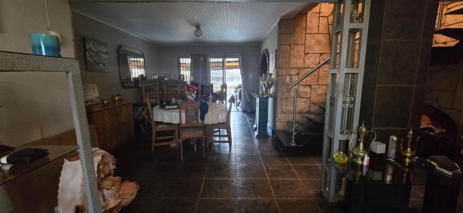 5 Bedroom Property for Sale in Golf Park Gauteng
