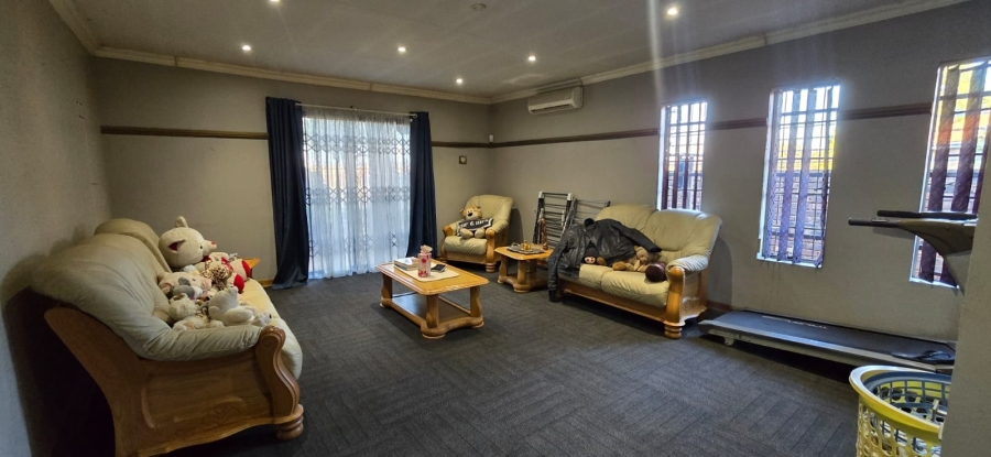 5 Bedroom Property for Sale in Golf Park Gauteng