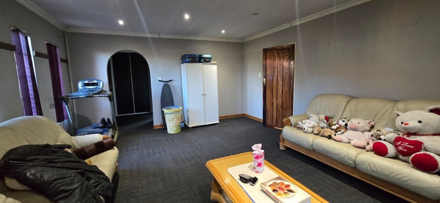 5 Bedroom Property for Sale in Golf Park Gauteng