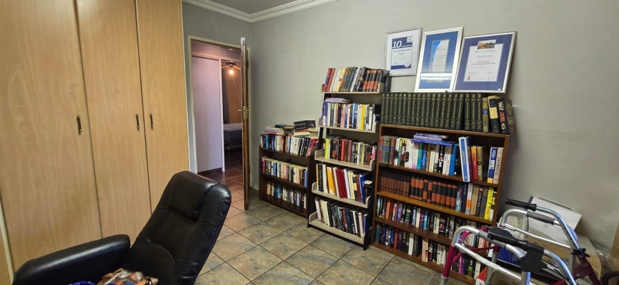 5 Bedroom Property for Sale in Golf Park Gauteng