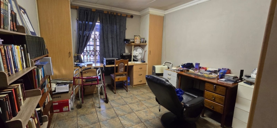 5 Bedroom Property for Sale in Golf Park Gauteng
