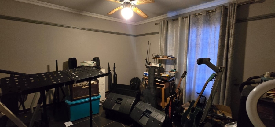5 Bedroom Property for Sale in Golf Park Gauteng