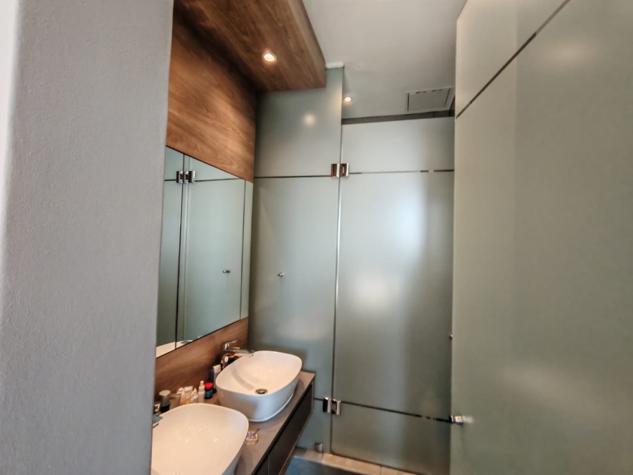 To Let 3 Bedroom Property for Rent in Rosebank Gauteng