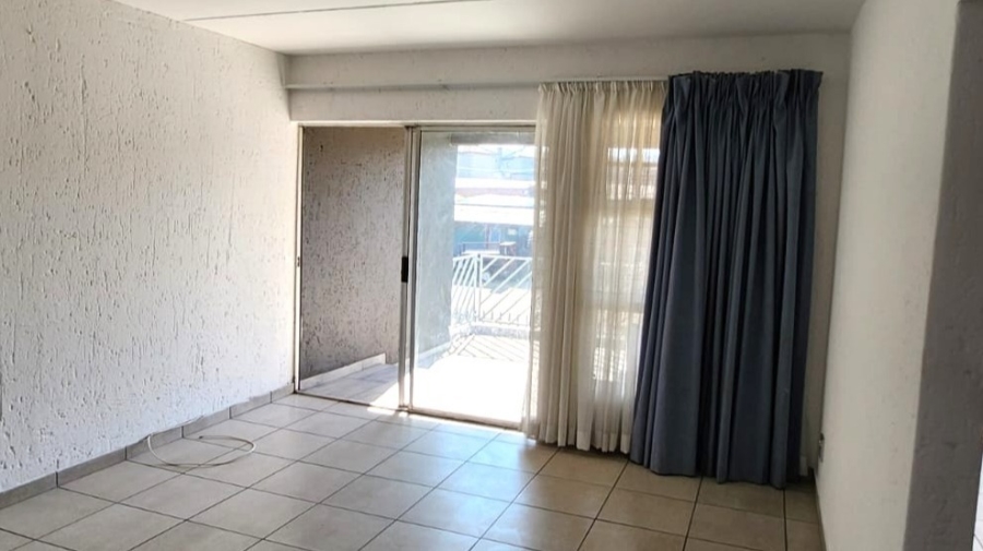 2 Bedroom Property for Sale in Mulbarton Gauteng