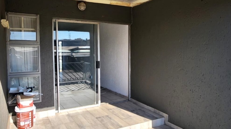 2 Bedroom Property for Sale in Mulbarton Gauteng