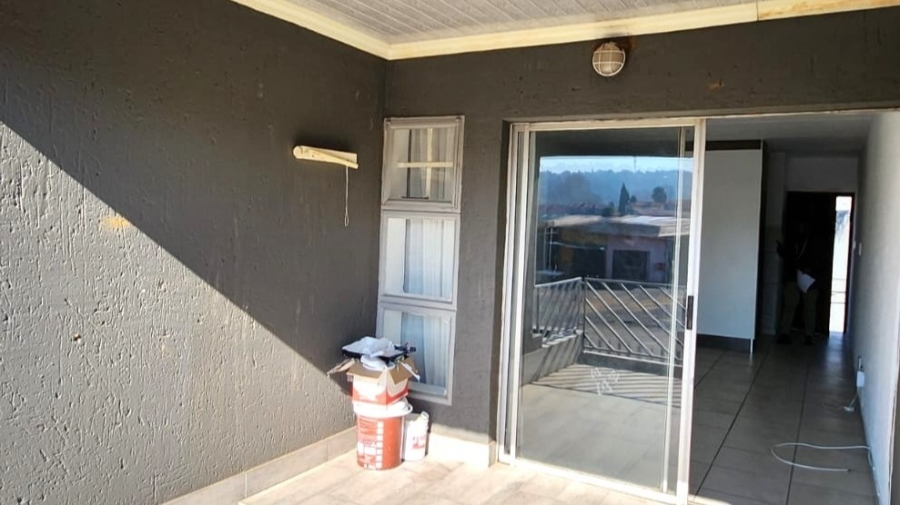 2 Bedroom Property for Sale in Mulbarton Gauteng