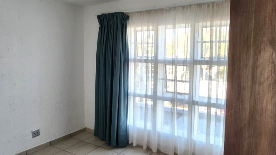 2 Bedroom Property for Sale in Mulbarton Gauteng