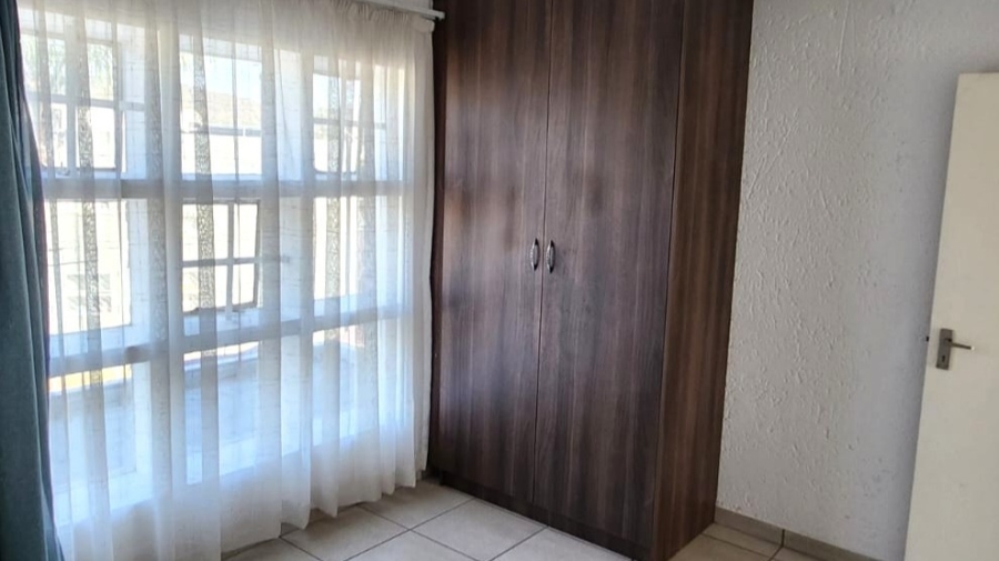 2 Bedroom Property for Sale in Mulbarton Gauteng