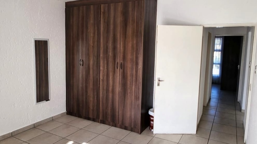2 Bedroom Property for Sale in Mulbarton Gauteng